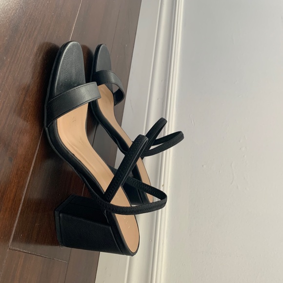 Le Chateau Ankle Strap Block Sandals - Picture 4 of 4